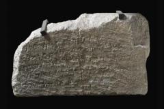 Bloc de pierre gravée d'une inscription en phénicien