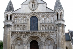 Façade de l'abbatiale Notre-Dame la Grande à Poitiers (Vienne). V.1120-1140.