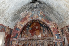 Vue générale de l'arc triomphal Eglise Mâr Tâdros saint Théodore, Behdidât , Liban)
