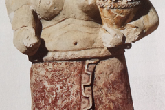 Statue of a woman, Khirbat al-Mafjar | HATTSTEIN, Marcus (Dir.) L'Islam arts et civilisations. Könemann, 2004